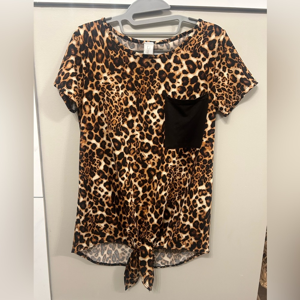 Cheetah short sleeve Size Small